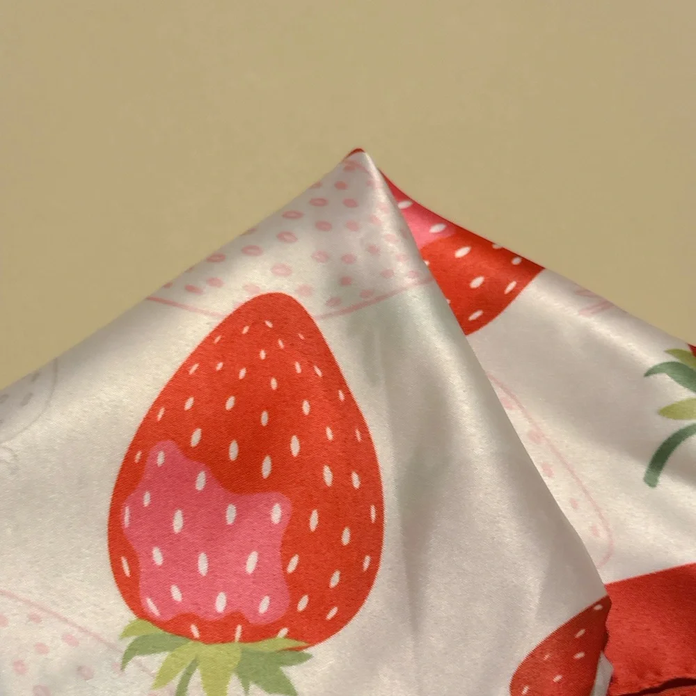 Strawberry Print Scarf P43 - Picture 4 of 4